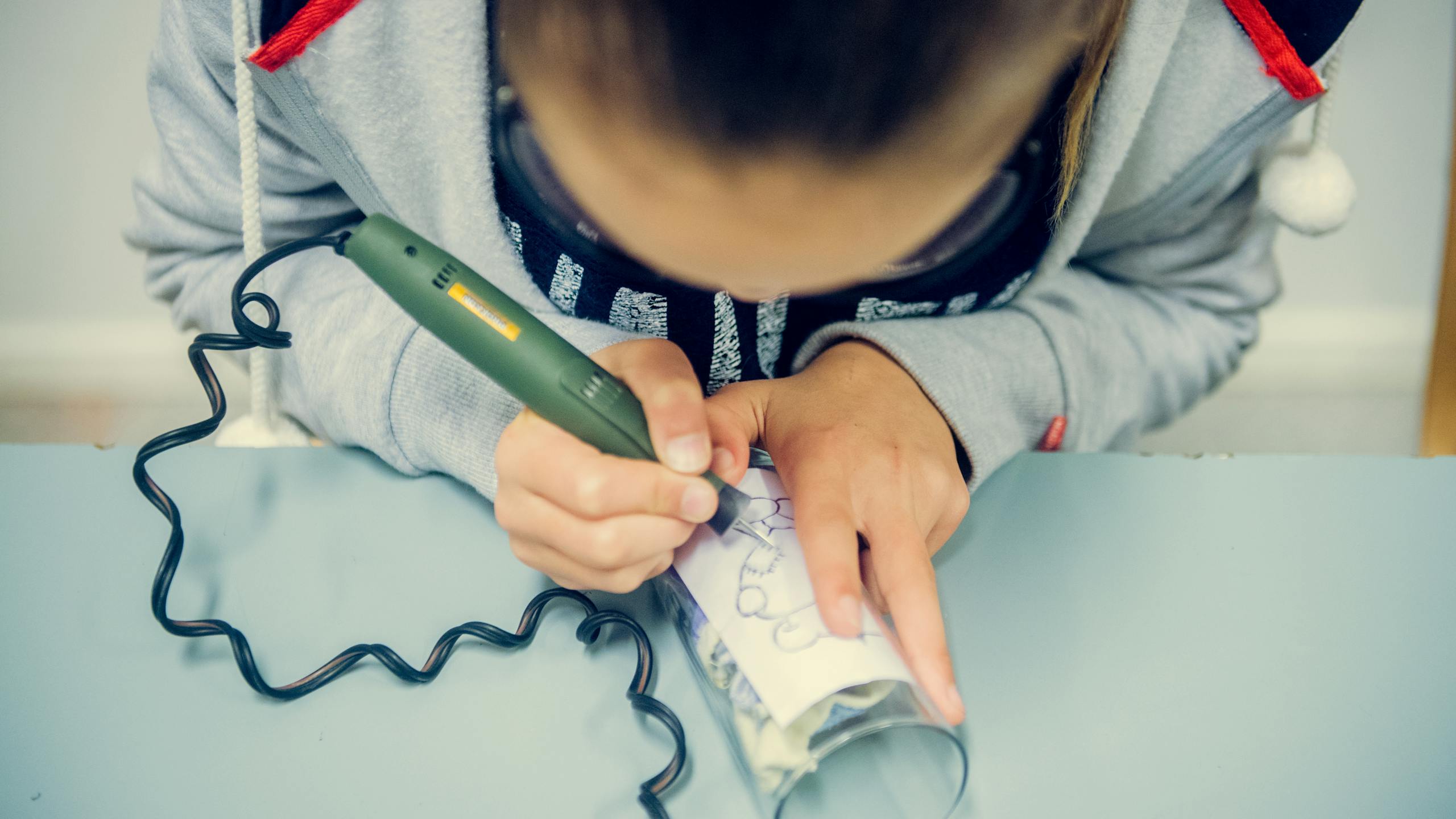 Dag van de Wetenschap creatief met glas