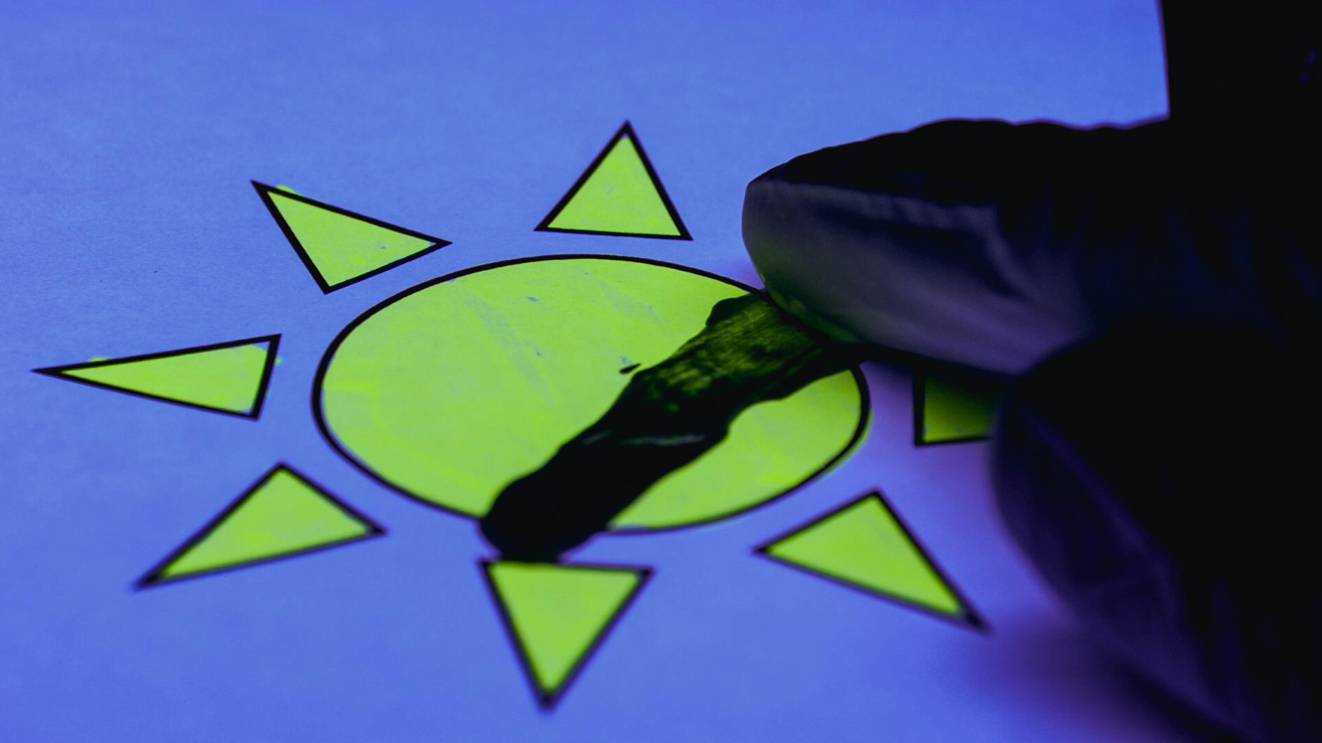 zonnecrème onder UV-lamp