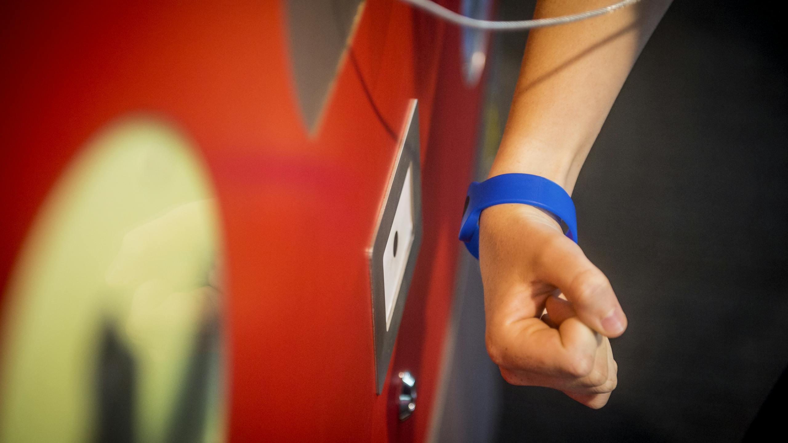 Armbandje scannen 01