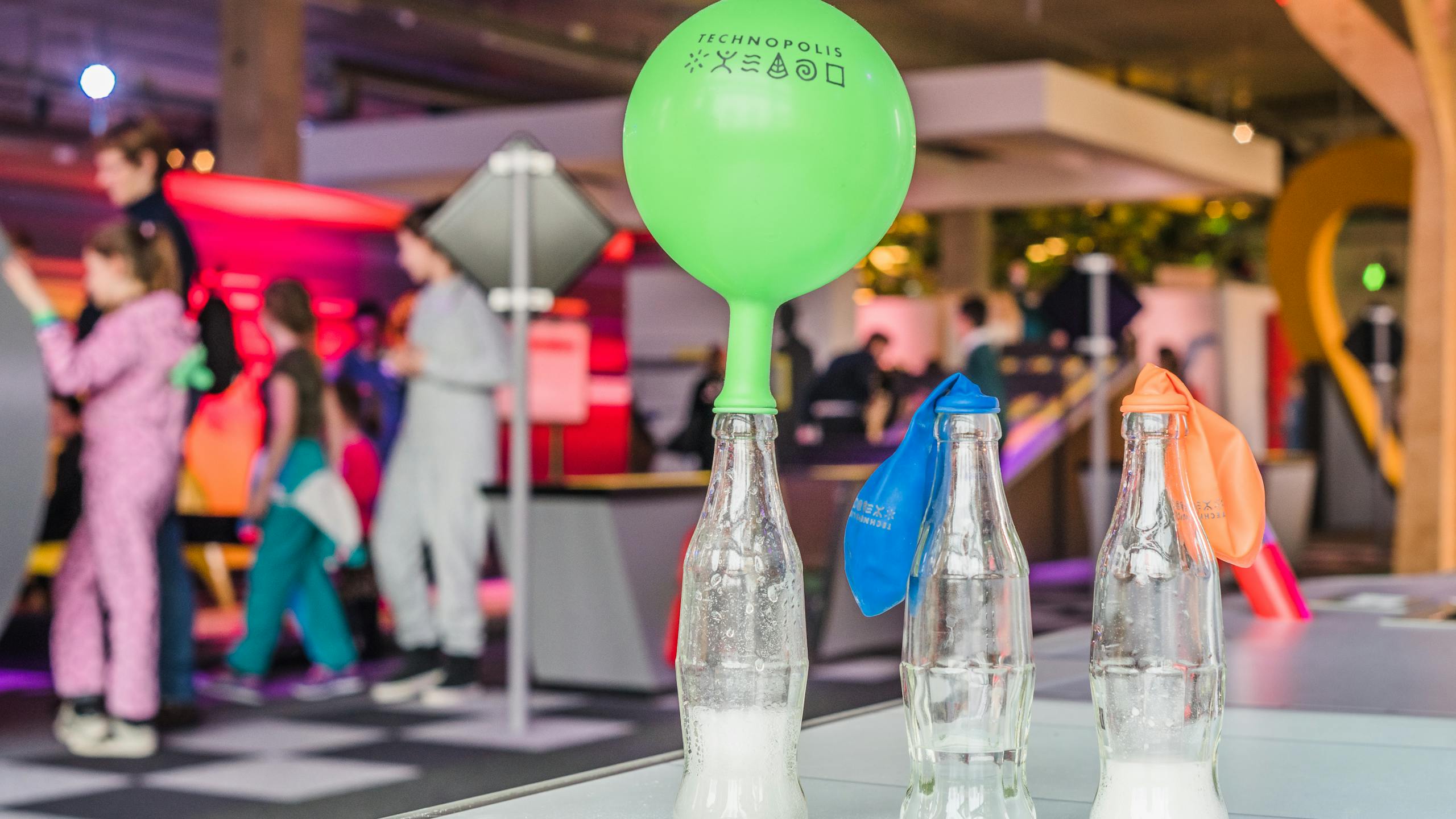 Blazen ballonnen zichzelf op 13